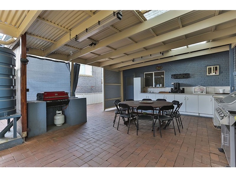 18 Canberra Street, Harristown QLD 4350