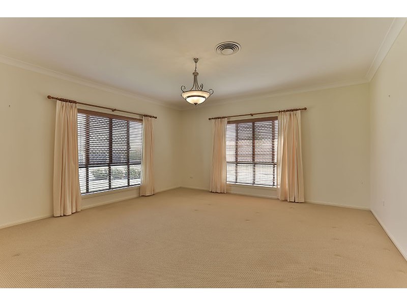 10 Garvan Court, Highfields QLD 4352