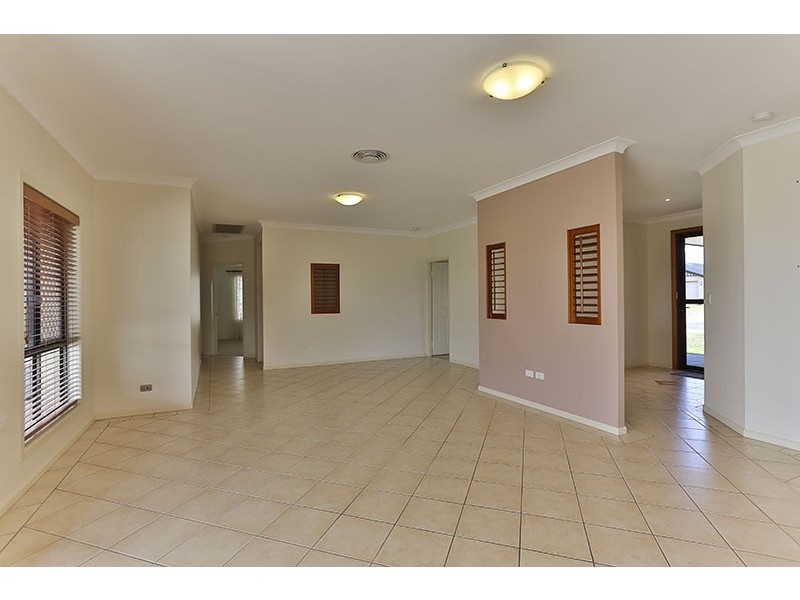 10 Garvan Court, Highfields QLD 4352