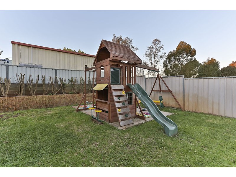 10 Moore Crescent, Wilsonton QLD 4350