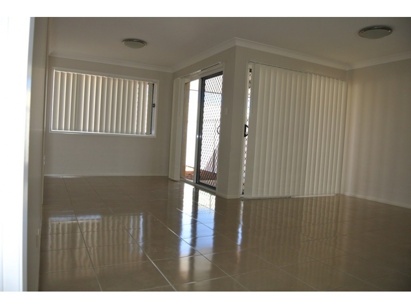 1/18 Tempest Drive, Glenvale QLD 4350