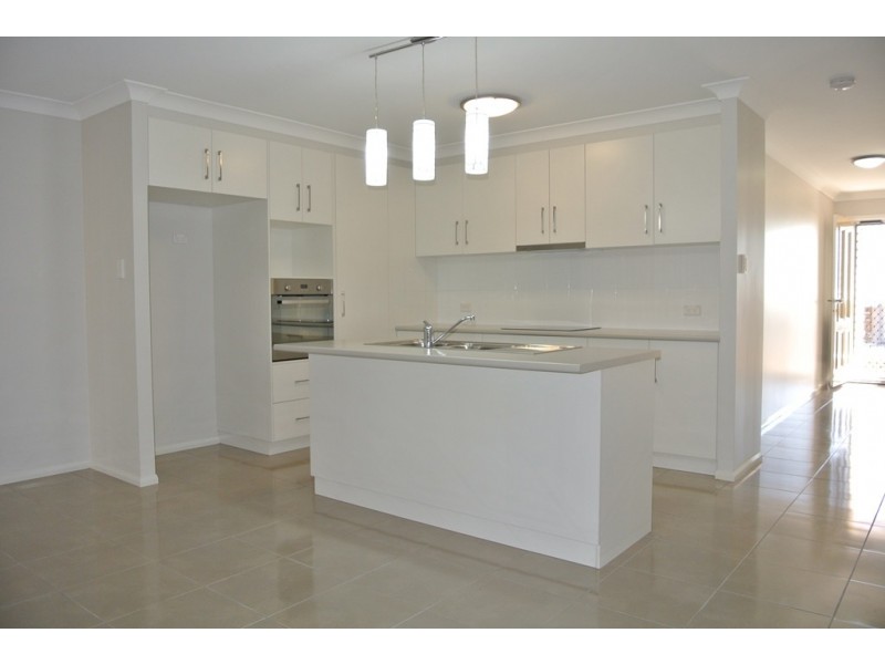 1/18 Tempest Drive, Glenvale QLD 4350