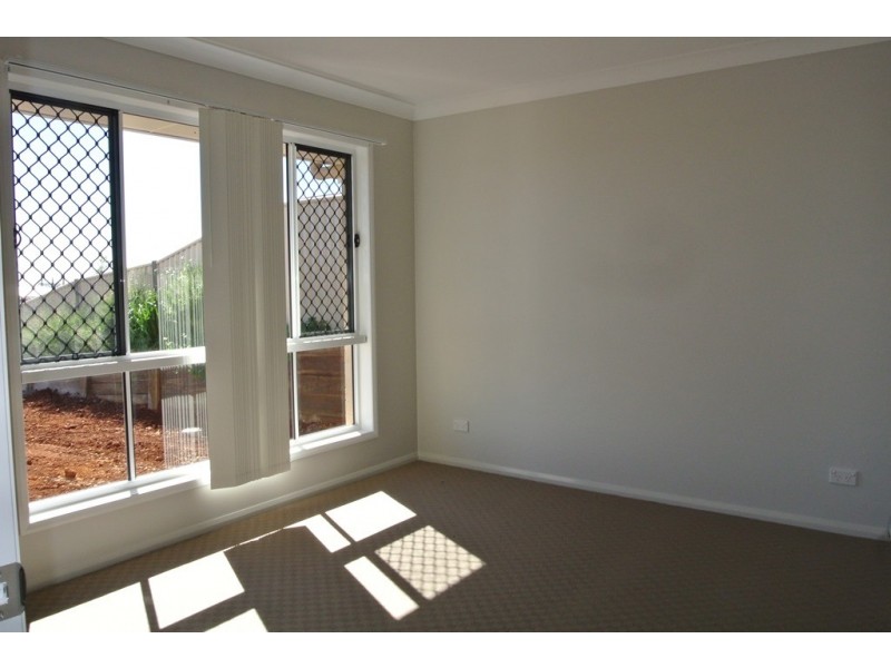 1/18 Tempest Drive, Glenvale QLD 4350