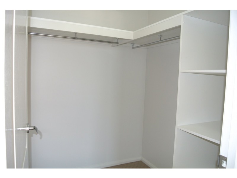 1/18 Tempest Drive, Glenvale QLD 4350