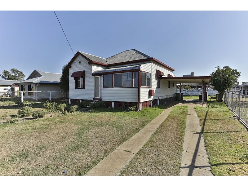 32 Davidson Street, Oakey QLD 4401