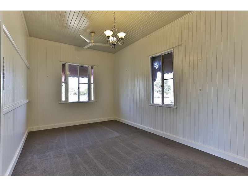 32 Davidson Street, Oakey QLD 4401