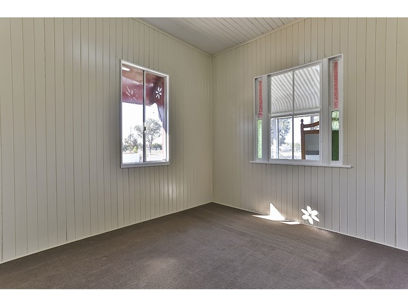32 Davidson Street, Oakey QLD 4401