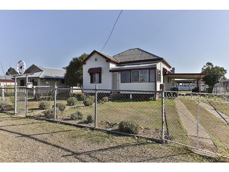 32 Davidson Street, Oakey QLD 4401