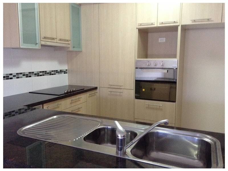 2/17 Winning Street, Glenvale QLD 4350