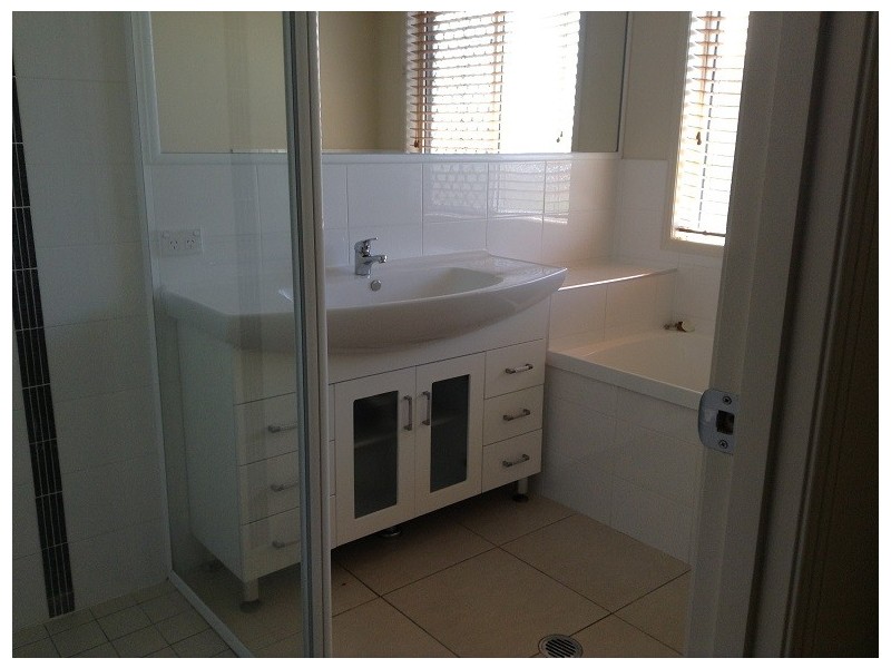 2/17 Winning Street, Glenvale QLD 4350