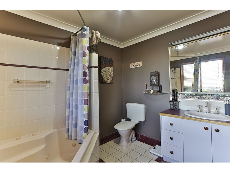 2 Kensington Court, Darling Heights QLD 4350