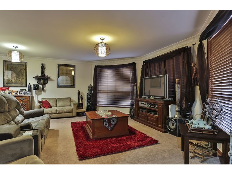 2 Kensington Court, Darling Heights QLD 4350