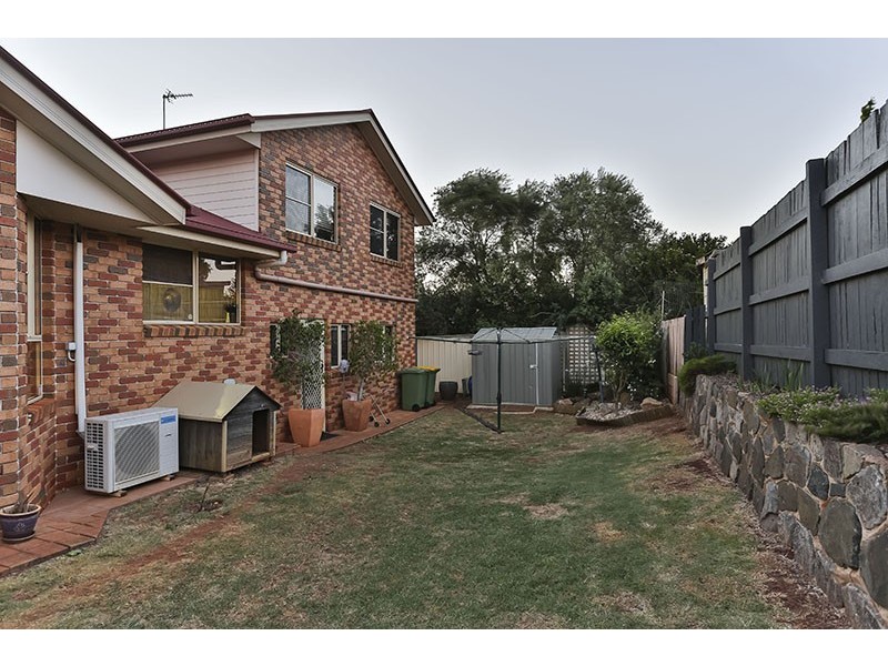 2 Kensington Court, Darling Heights QLD 4350