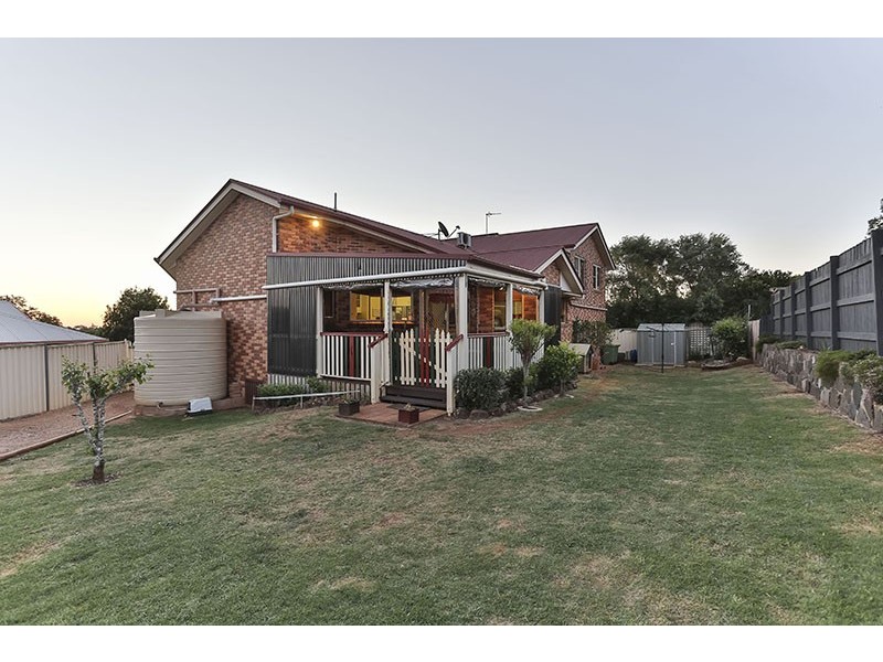2 Kensington Court, Darling Heights QLD 4350