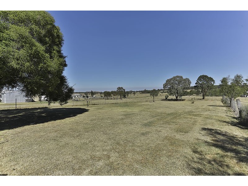 153 Mocatta Street, Goombungee QLD 4354