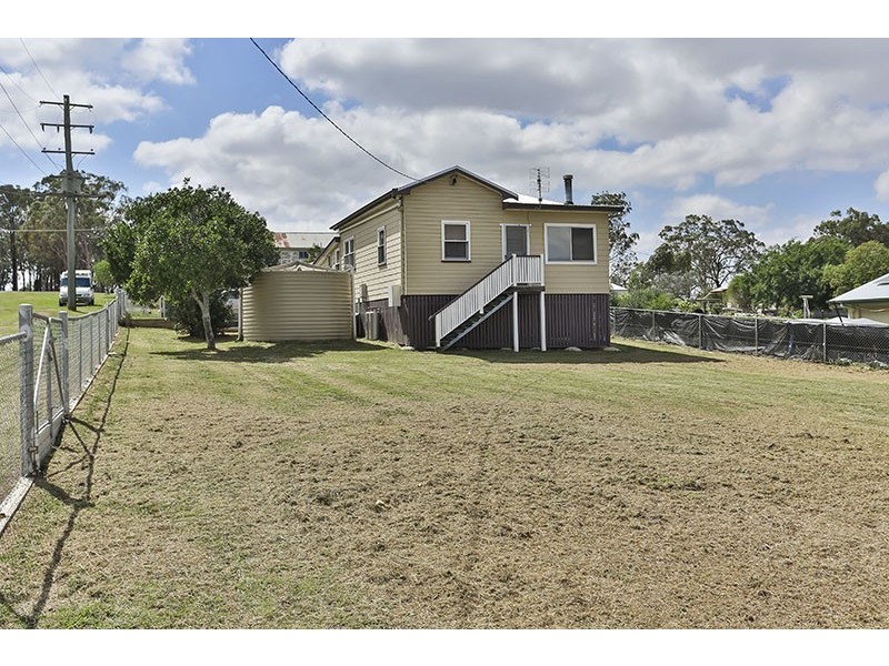 100 Mocatta Street, Goombungee QLD 4354