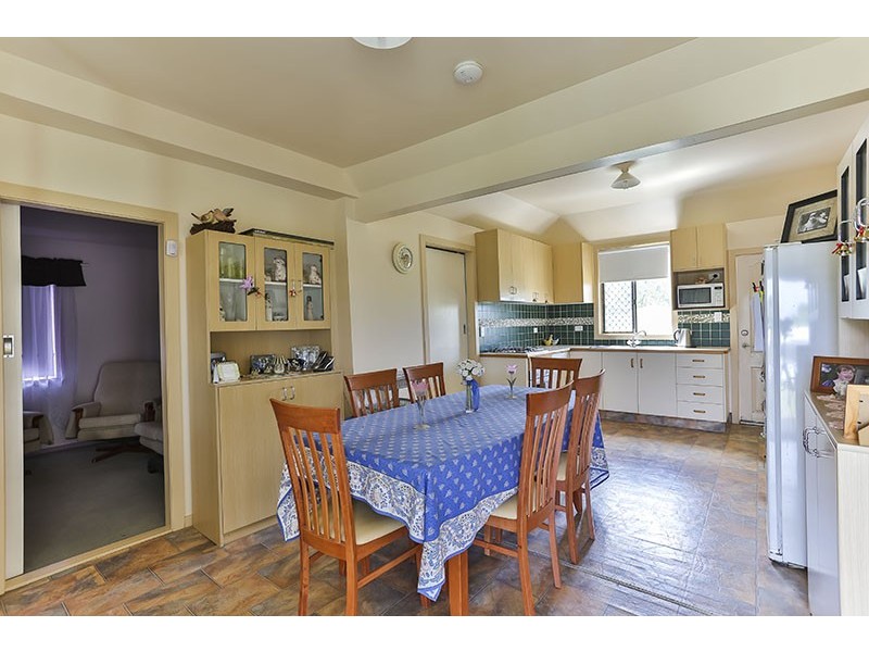 6 John Street, Goombungee QLD 4354