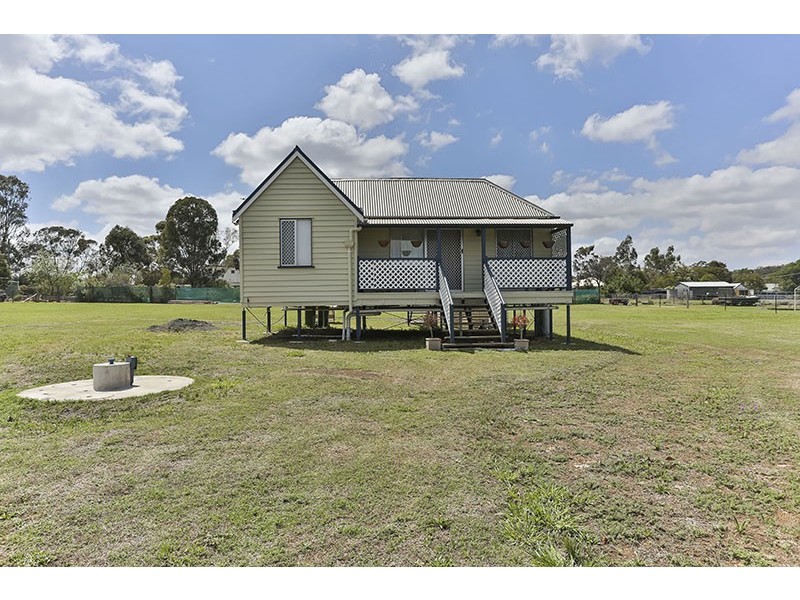 6 John Street, Goombungee QLD 4354