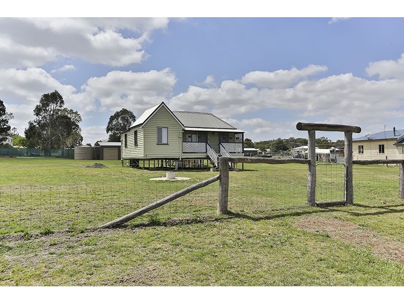 6 John Street, Goombungee QLD 4354