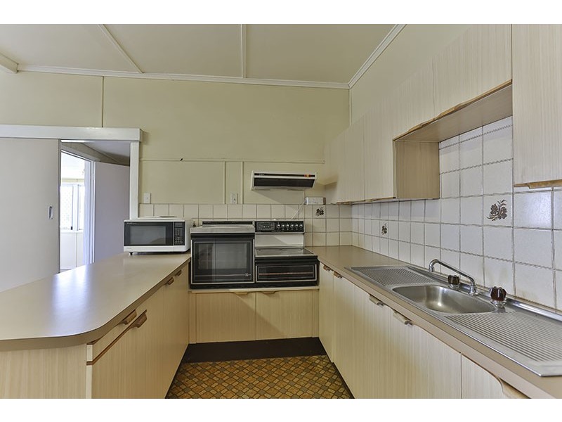 22 Esmond Street, Rockville QLD 4350