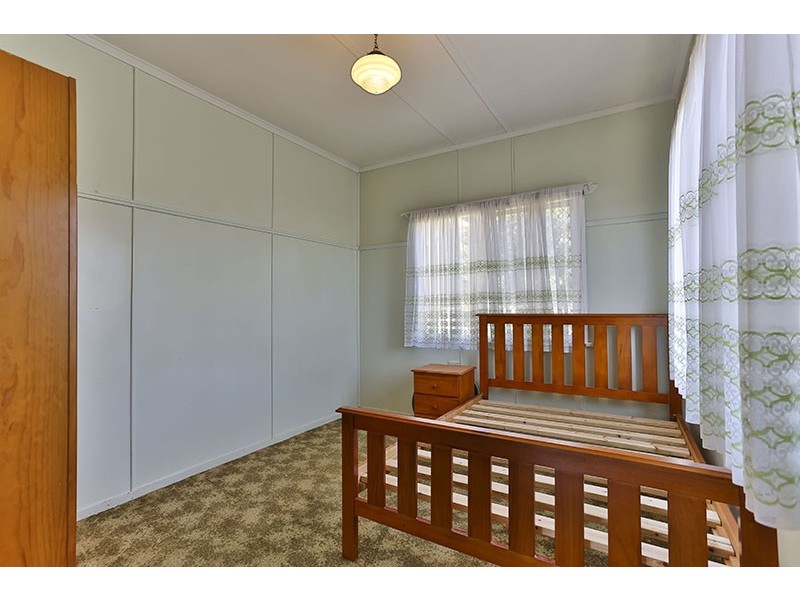 22 Esmond Street, Rockville QLD 4350