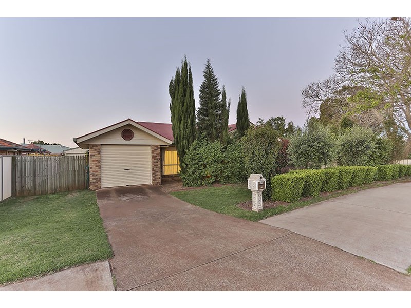 215 Nelson Street, Kearneys Spring QLD 4350