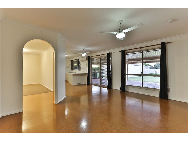 215 Nelson Street, Kearneys Spring QLD 4350