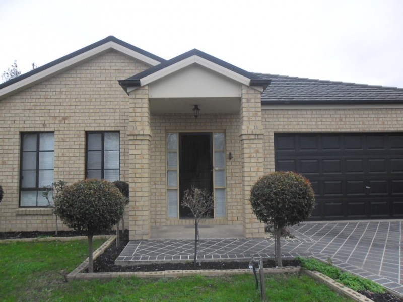 104 ROYAL TERRACE, Craigieburn VIC 3064