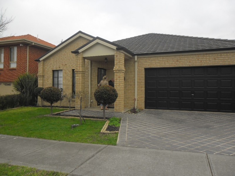 104 ROYAL TERRACE, Craigieburn VIC 3064