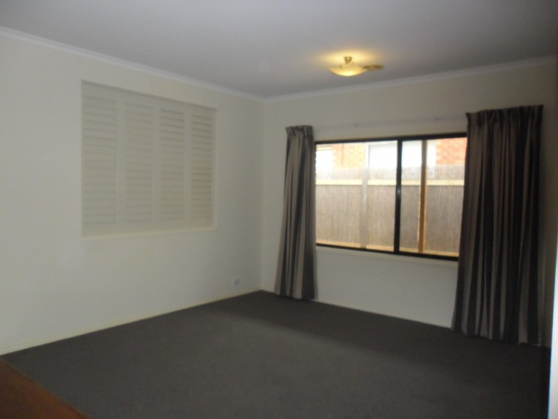 104 ROYAL TERRACE, Craigieburn VIC 3064