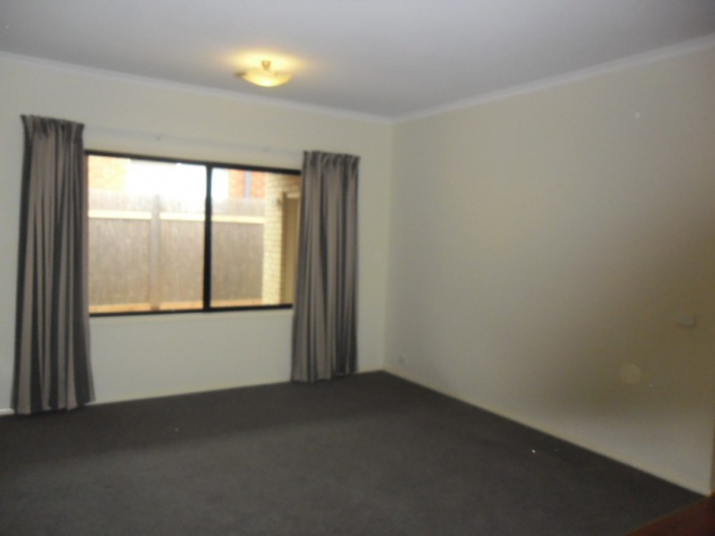 104 ROYAL TERRACE, Craigieburn VIC 3064