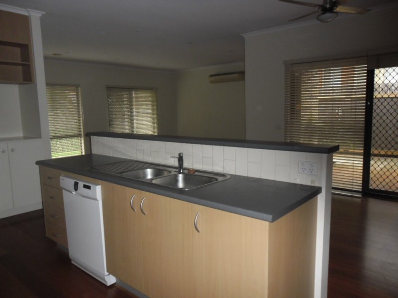 104 ROYAL TERRACE, Craigieburn VIC 3064