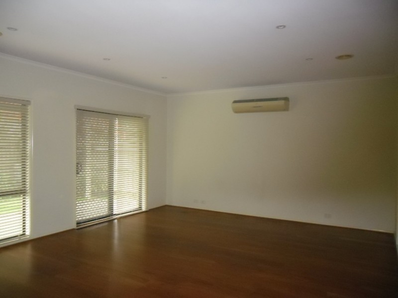 104 ROYAL TERRACE, Craigieburn VIC 3064