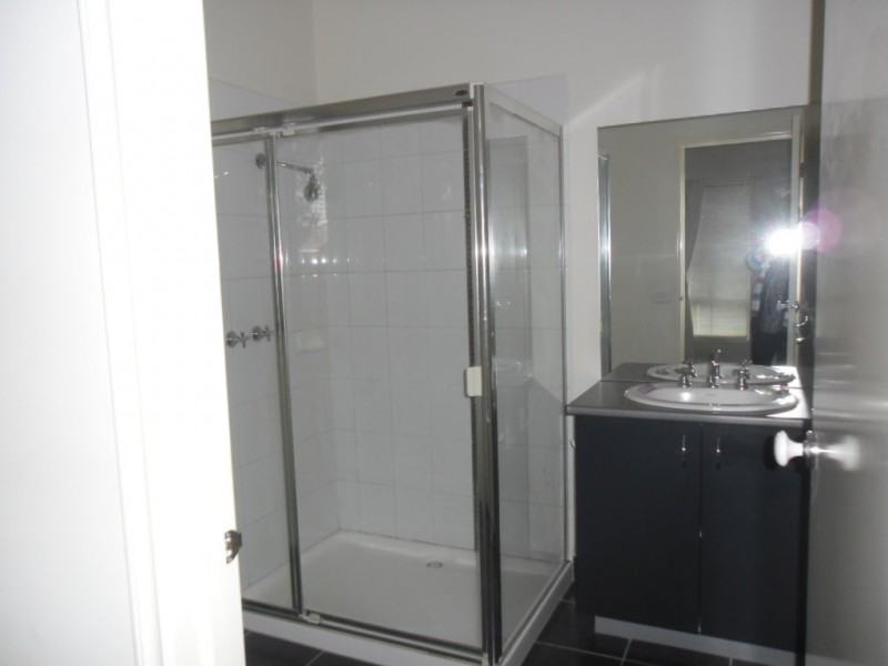 104 ROYAL TERRACE, Craigieburn VIC 3064