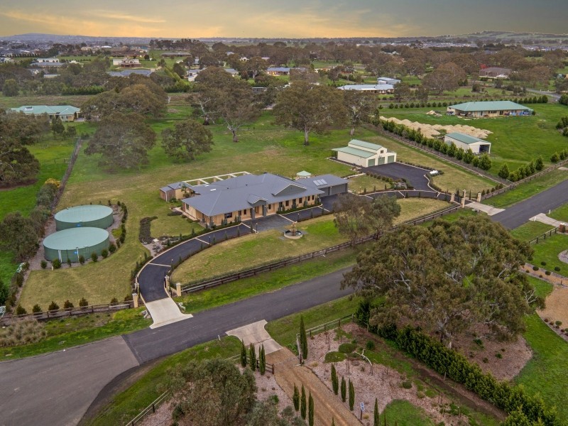 70 Arcadia Avenue, Mickleham VIC 3064