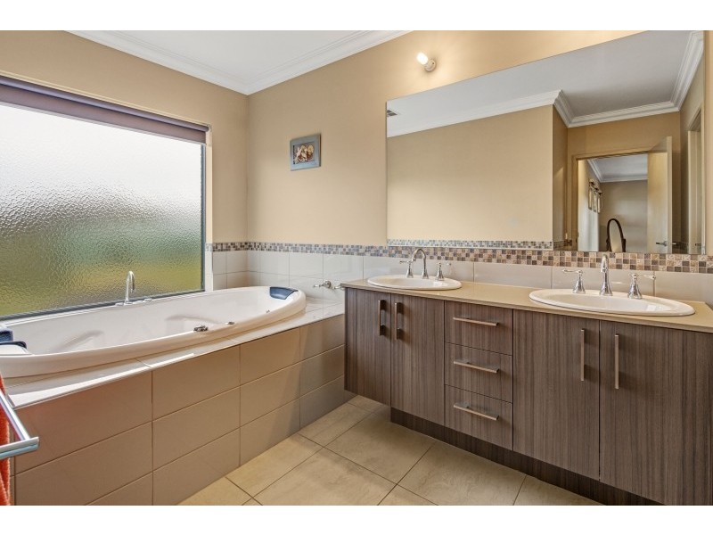 70 Arcadia Avenue, Mickleham VIC 3064