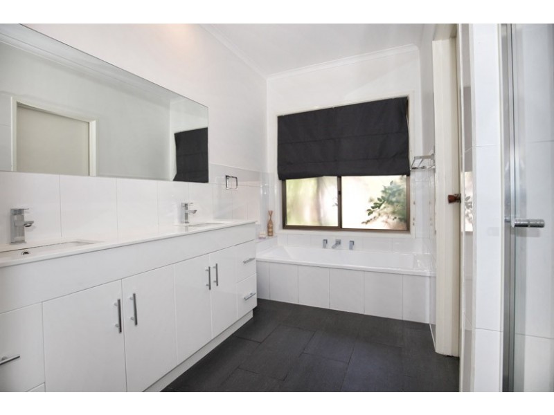 5 Airdrie Mews, Greenvale VIC 3059