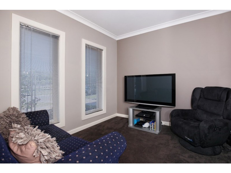 21 Donvale Avenue, Roxburgh Park VIC 3064