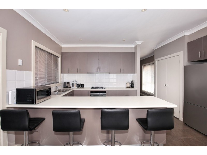 21 Donvale Avenue, Roxburgh Park VIC 3064