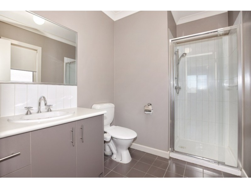 21 Donvale Avenue, Roxburgh Park VIC 3064