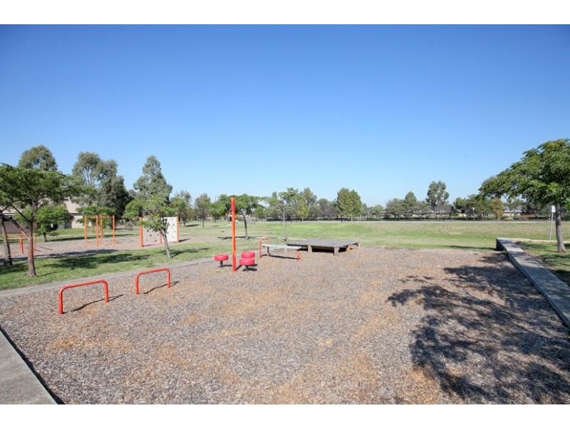 21 Donvale Avenue, Roxburgh Park VIC 3064