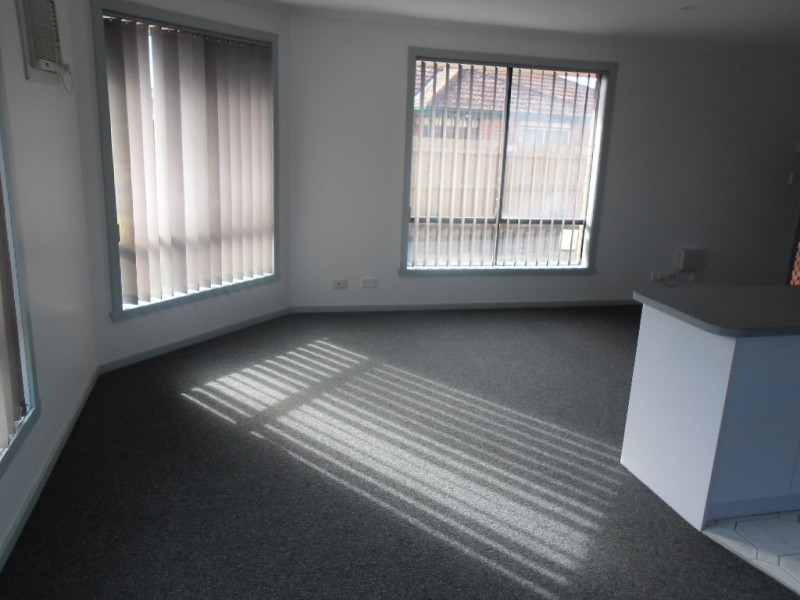 1/48 Gabrielle Crescent, Gladstone Park VIC 3043