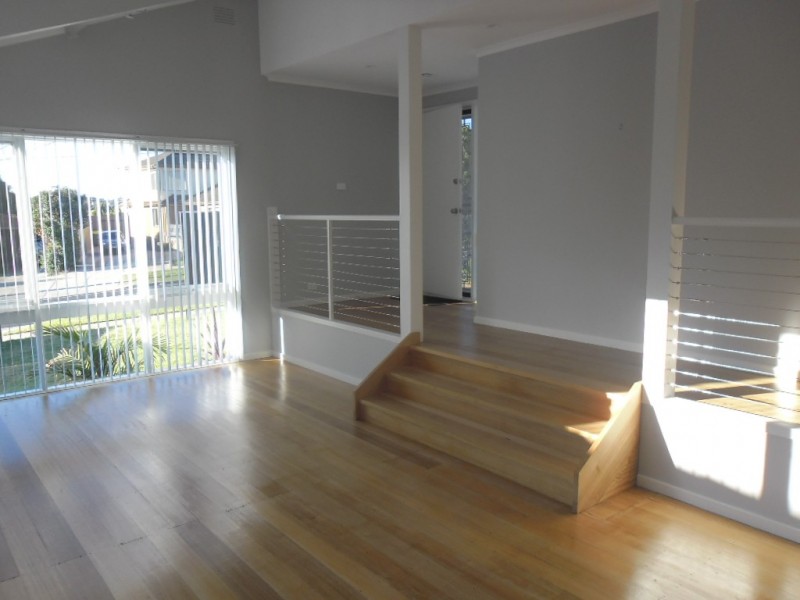 305 Carrick Drive, Gladstone Park VIC 3043