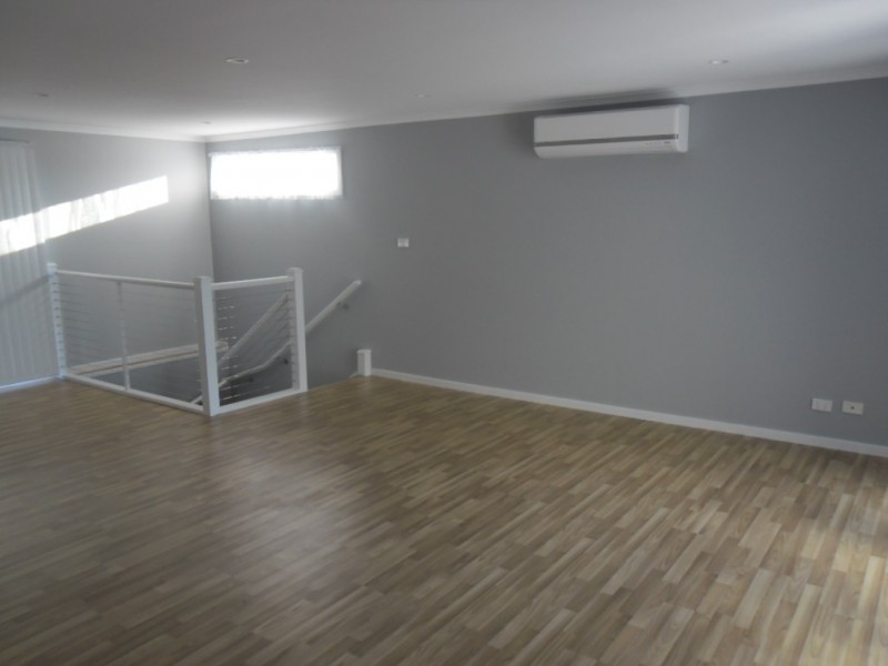 305 Carrick Drive, Gladstone Park VIC 3043