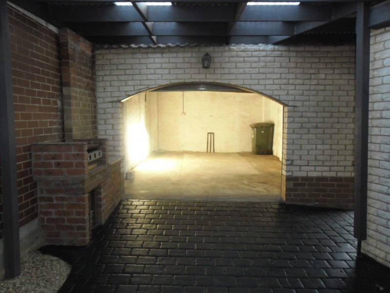 305 Carrick Drive, Gladstone Park VIC 3043