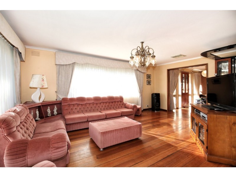 14 Henley Drive, Gladstone Park VIC 3043