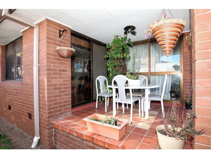 14 Henley Drive, Gladstone Park VIC 3043