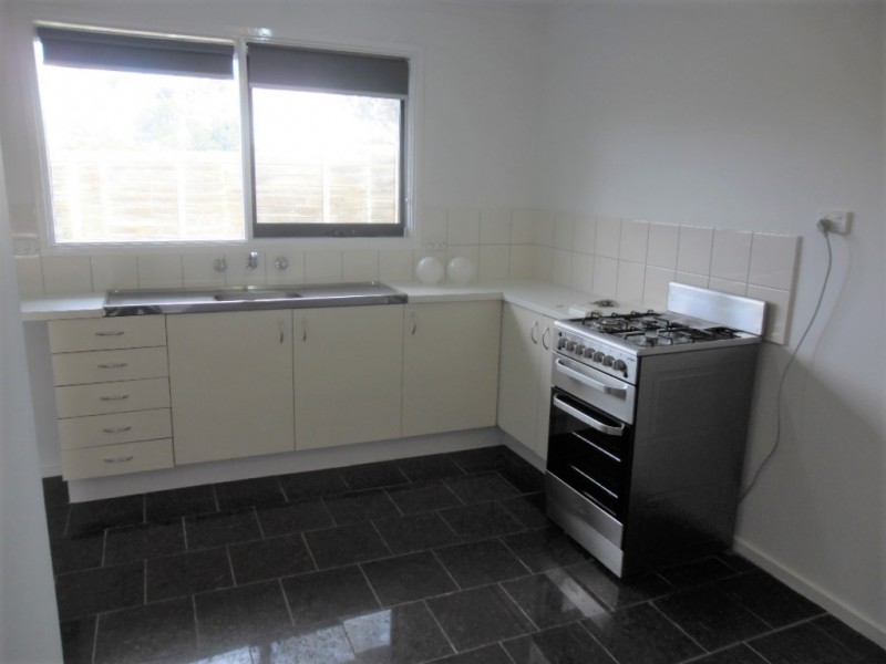 8 Kylie Place, Gladstone Park VIC 3043
