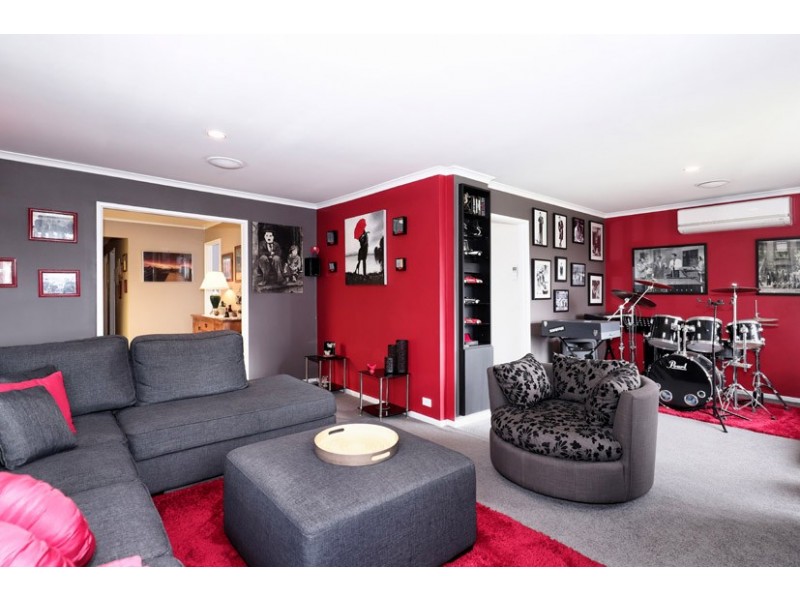 6 Duggan Place, Gladstone Park VIC 3043
