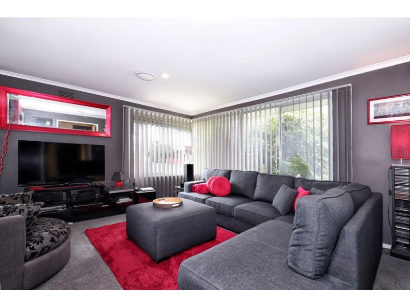 6 Duggan Place, Gladstone Park VIC 3043